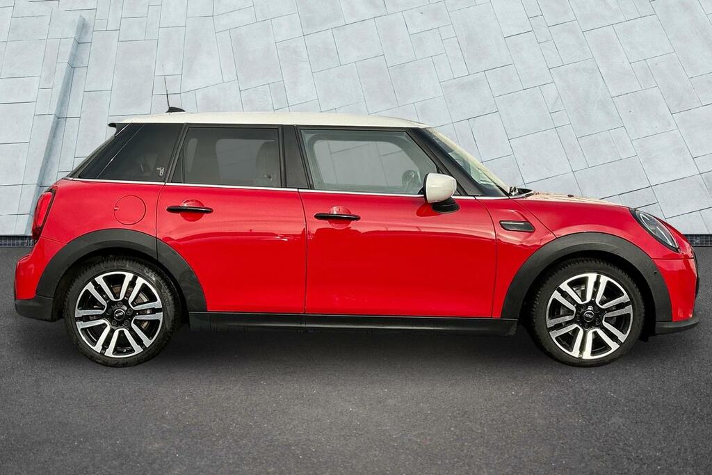 Mini Hatch 5-Door Cooper Exclusive SR72GYV Red #3