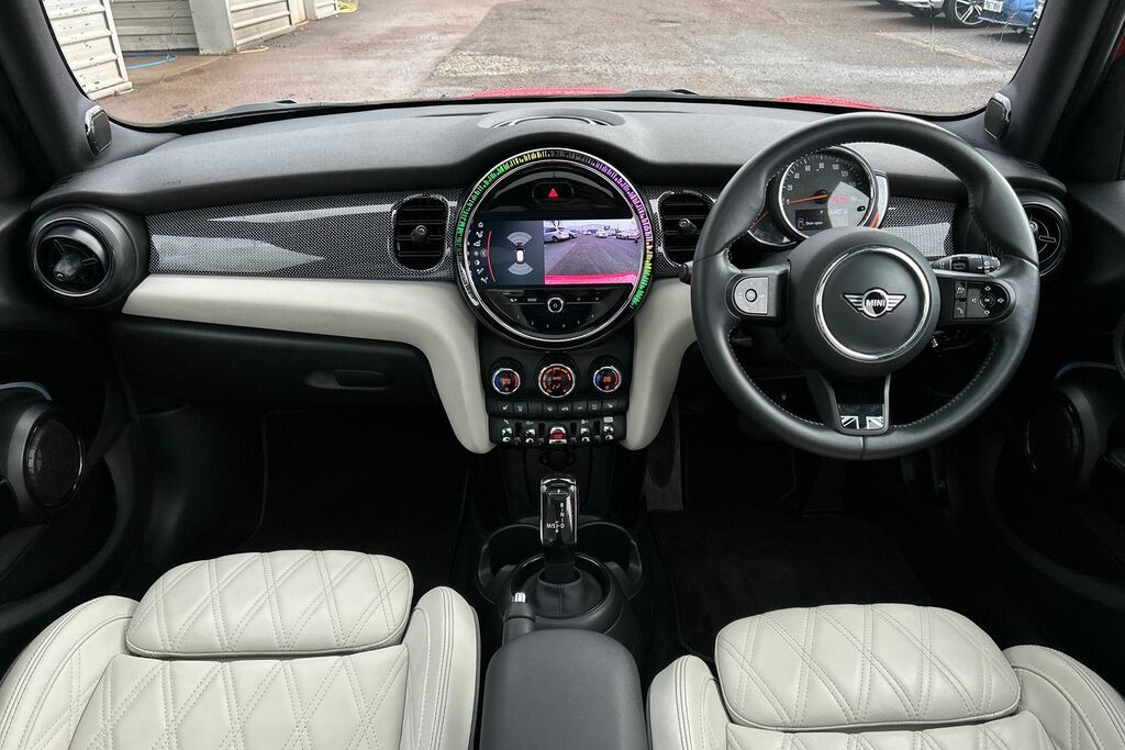 Mini Hatch 5-Door Cooper Exclusive SR72GYV Red #4