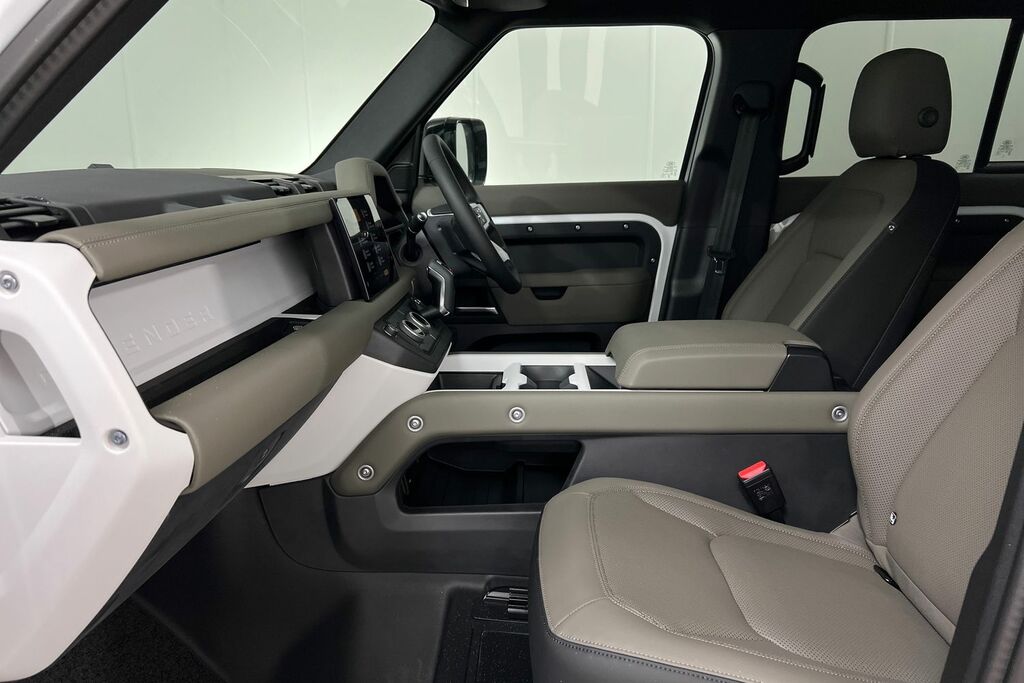 Land Rover Defender 110 D250 X-dynamic Se SM75YUK White #3