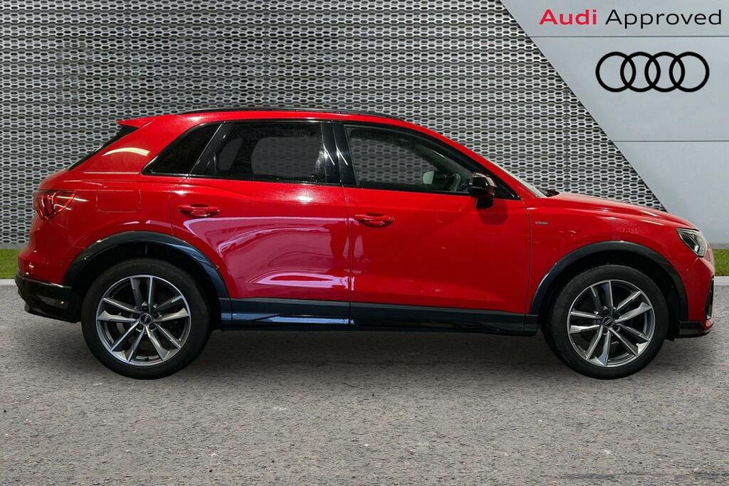 Audi Q3 Black Edition 35 Tfsi 150 Ps 6-Speed SW72OTF Red #4
