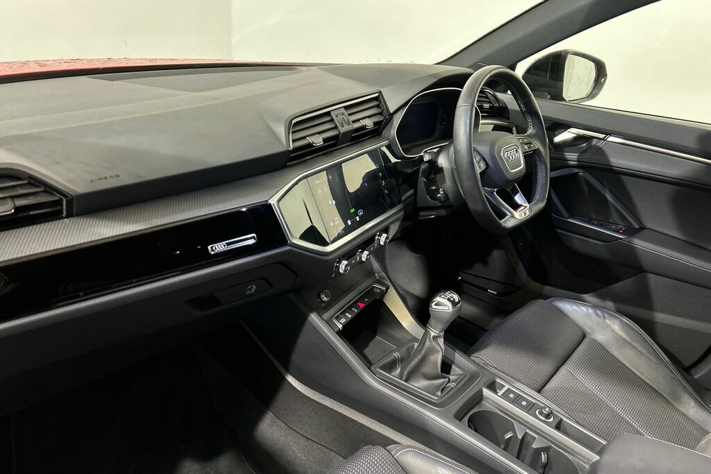 Audi Q3 Black Edition 35 Tfsi 150 Ps 6-Speed SW72OTF Red #2