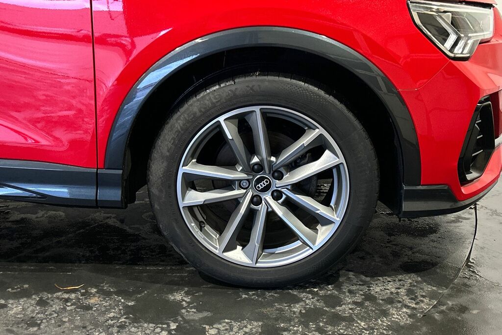 Audi Q3 Black Edition 35 Tfsi 150 Ps 6-Speed SW72OTF Red #5