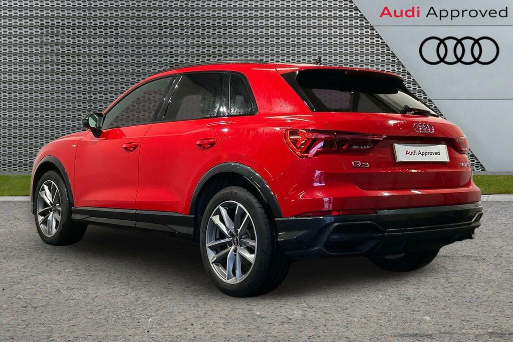 Audi Q3 Black Edition 35 Tfsi 150 Ps 6-Speed SW72OTF Red #3