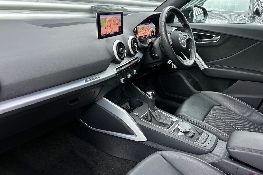 Audi Q2 S Line 35 Tfsi 150 Ps S Tronic LO72WXC Black #2