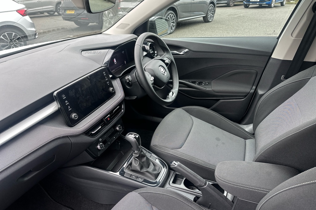 Skoda Fabia 1.0 Tsi 116 Design Edition Dsg DE25PZK White #2