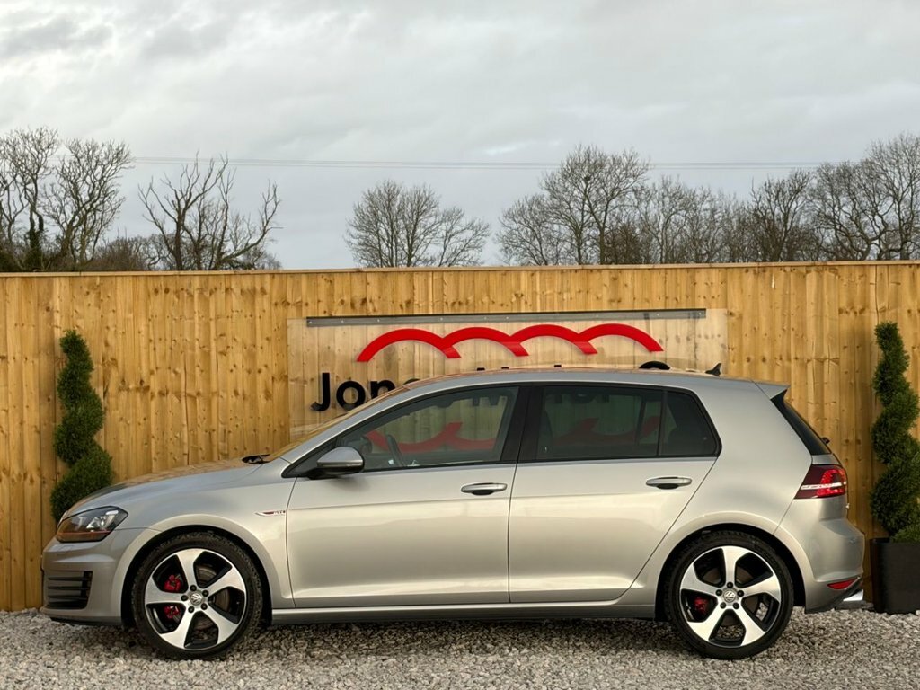 Volkswagen Golf 2L Gti Gold #6