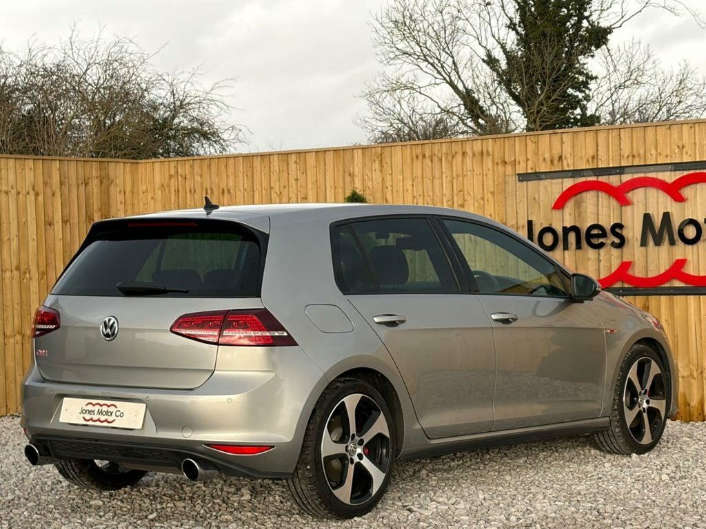 Volkswagen Golf 2L Gti Gold #5