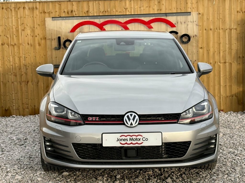 Volkswagen Golf 2L Gti Gold #2