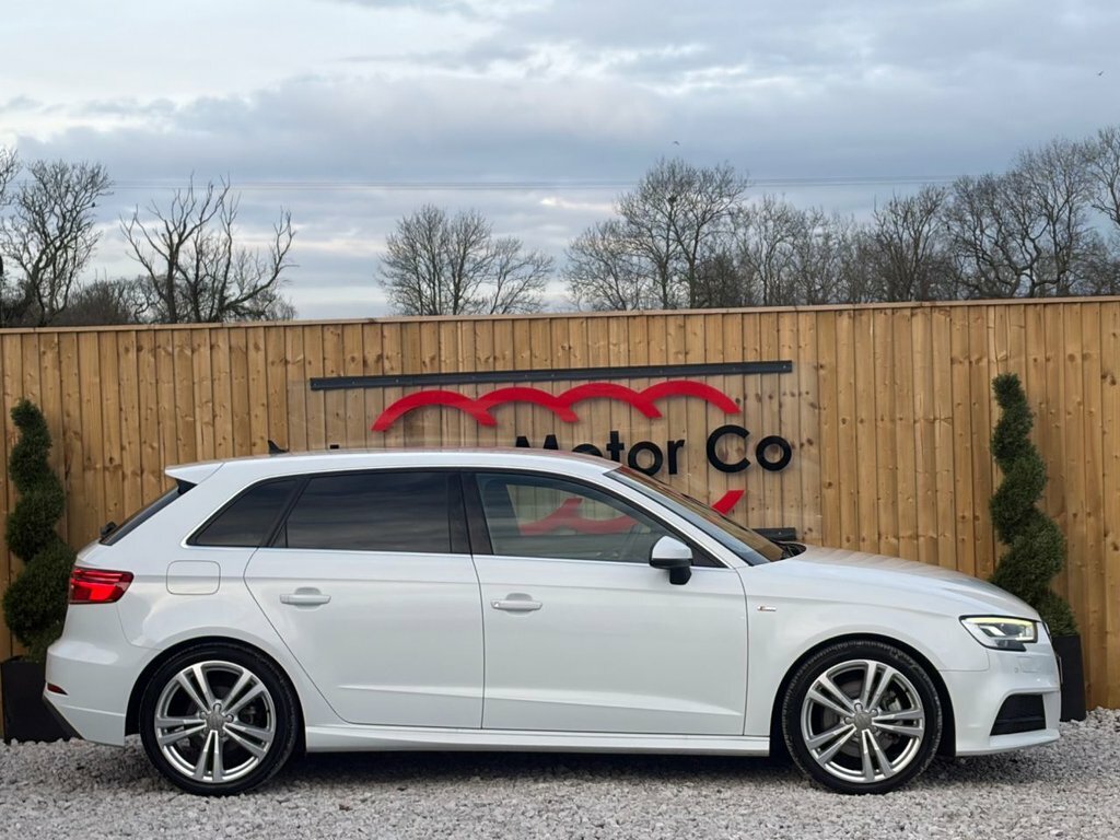 Audi A3 2L Black Edition ET69MJC White #4