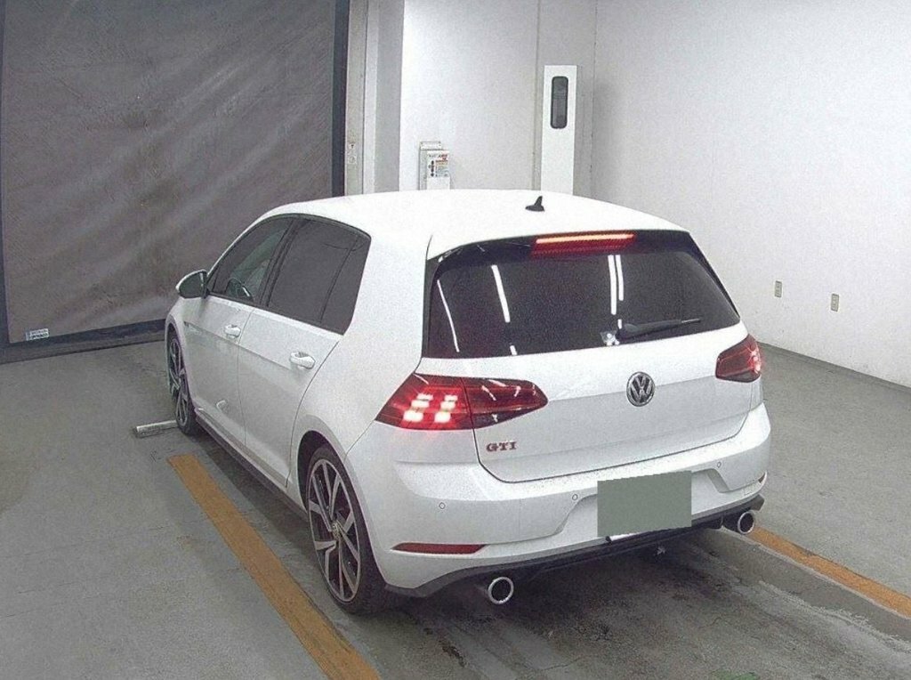 Volkswagen Golf 2L Gti Performance FG67JMC White #3