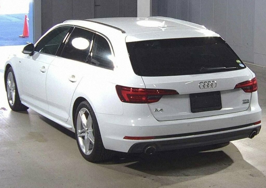 Audi A4 Avant 2L S Line White #4