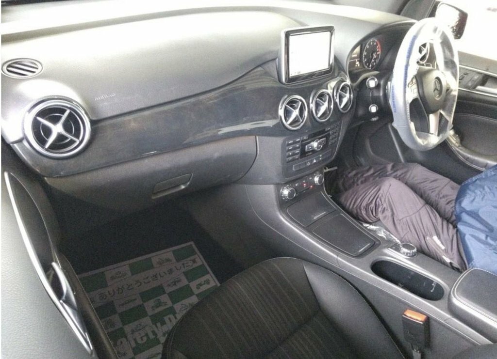 Mercedes-Benz B Class 1.6L Sport Red #5