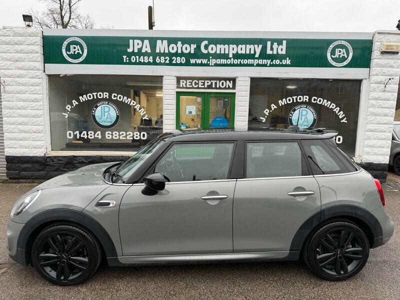 Mini Hatch 1.5-cooper-sport-hatchback-5dr-petrol-manual-euro- YE69FRO Grey #2