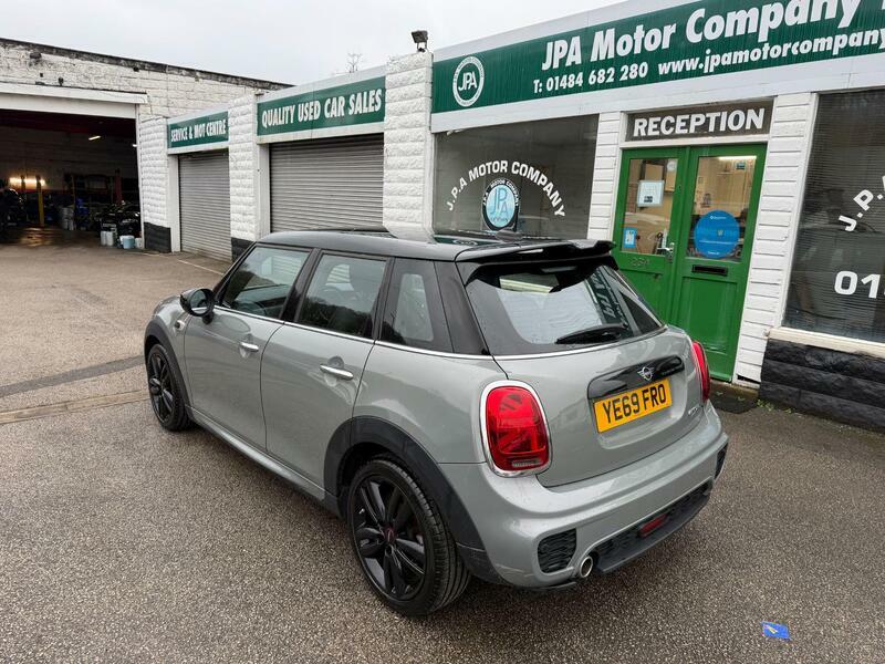 Mini Hatch 1.5-cooper-sport-hatchback-5dr-petrol-manual-euro- YE69FRO Grey #3