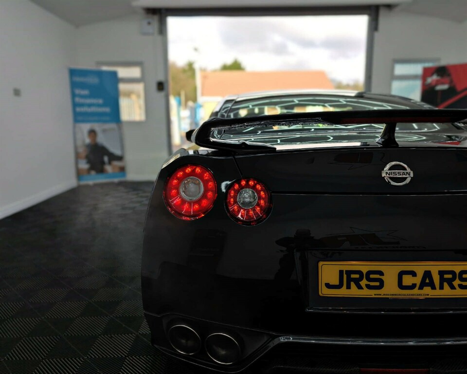 Nissan GT-R Premium Edition 4Wd  #2