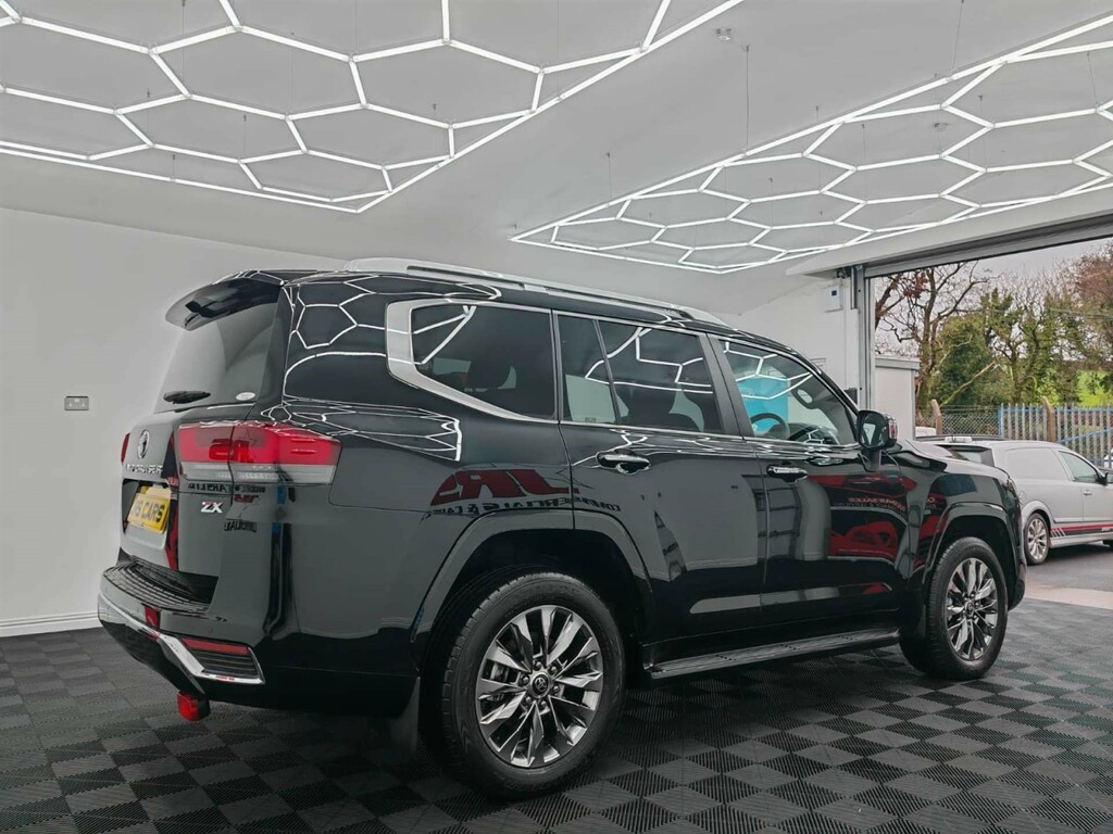 Toyota Land Cruiser Zx #6