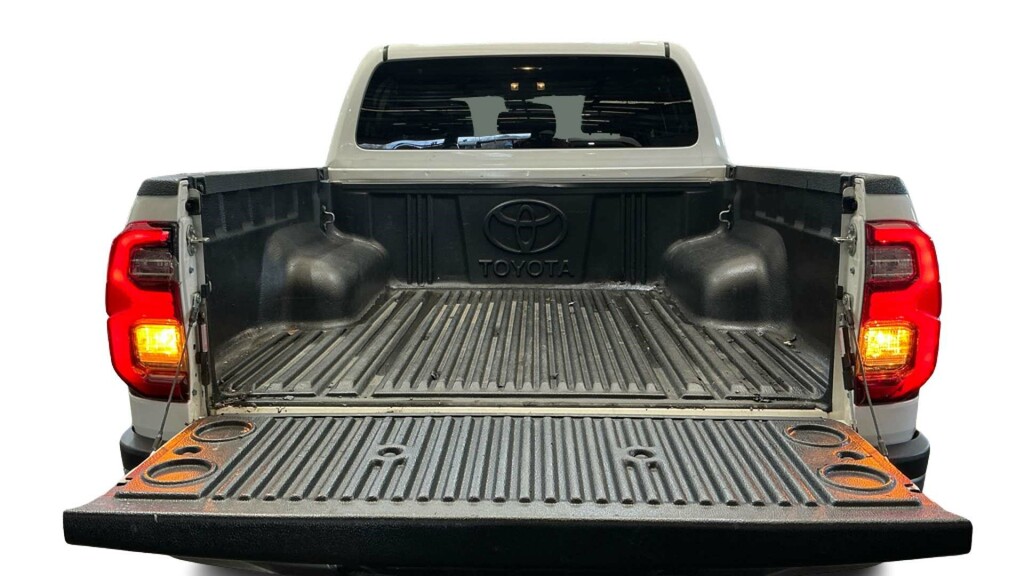 Toyota HILUX Hi-luxury Invincible X D-4d 4Wd Double Cab 4W YC73NZW #4