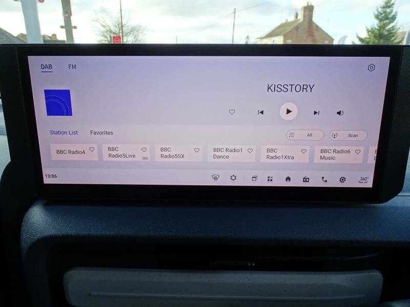 Maxus eDeliver 5 64Kwh Panel Van 6Dr L2 H2 163 Ps Grey #40