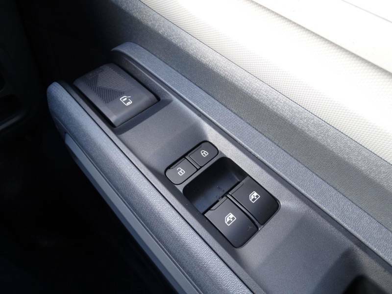Maxus eDeliver 5 64Kwh Panel Van 6Dr L2 H2 163 Ps Grey #23