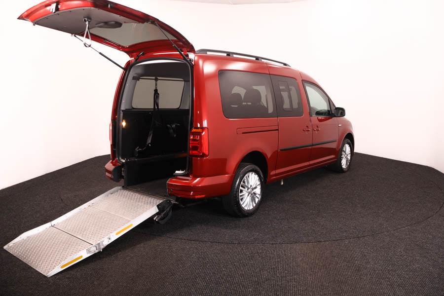 Volkswagen Caddy Maxi Life 2.0 Tdi Bluemotion Maxi Life Dsg Red #4