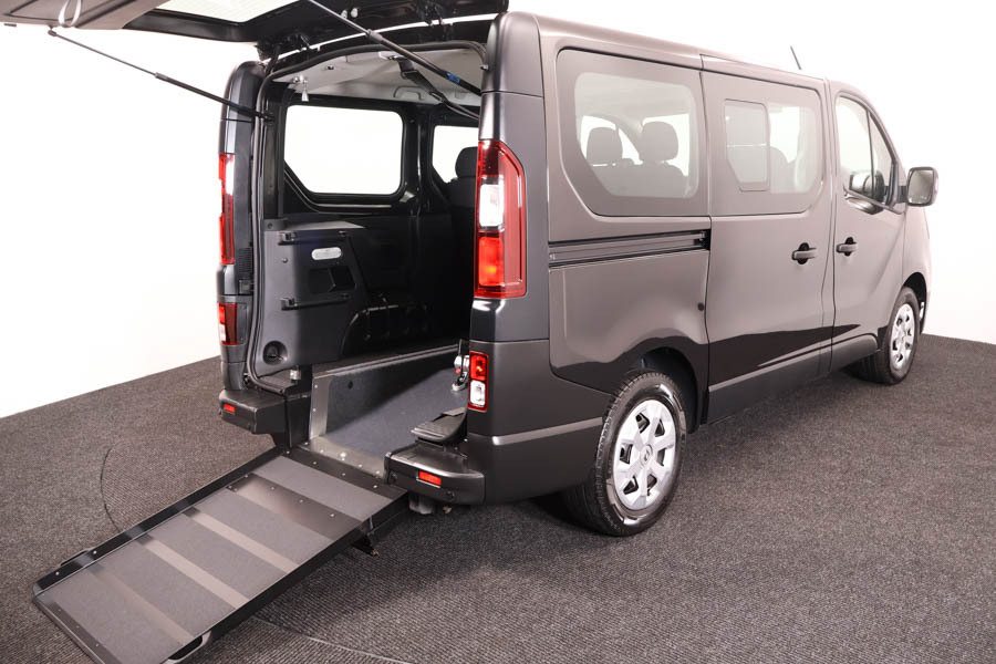 Renault Trafic 2.0 Dci Business Edc Black #3