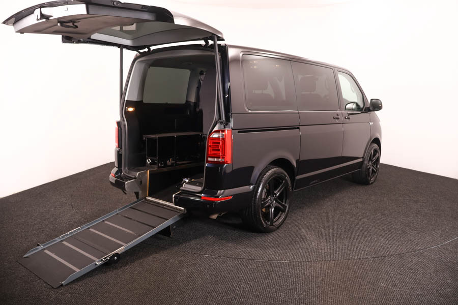 Volkswagen Caravelle T6 Shuttle 2.0 Tdi 150 Se Transfer Dsg Black #2