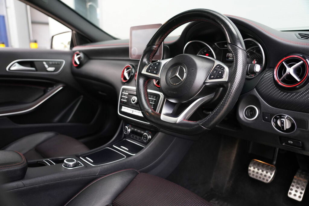 Mercedes-Benz A Class 2.0 A250 Amg Premium 7G-dct 4Matic Euro 6 Ss AP66OMW #2