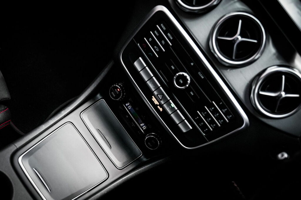 Mercedes-Benz GLA Class 2.1 Gla200d Amg Line 7G-dct Euro 6 Ss FG67WKZ #4