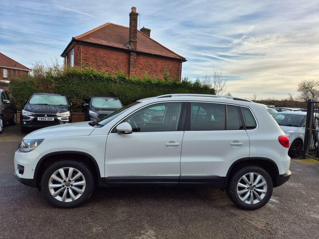 Volkswagen Tiguan 2.0 Tdi Bluemotion Tech Match 4Wd Euro 6 S S FY65NWJ White #2
