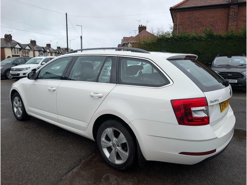 Skoda Octavia 1.6 Tdi Se Technology Euro 6 S S BT68YKR White #4