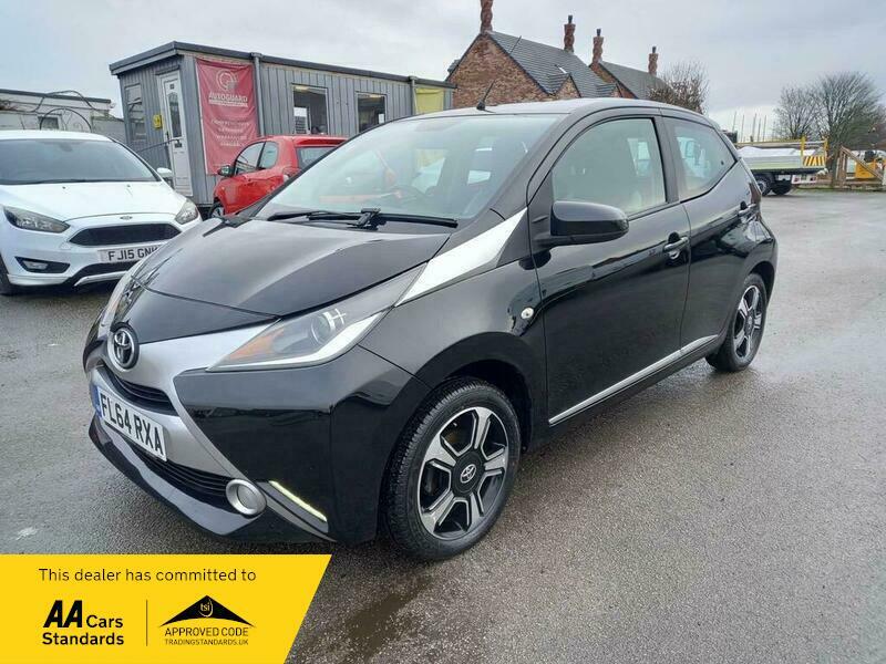Toyota Aygo Vvt-i X-clusiv FL64RXA Black #2
