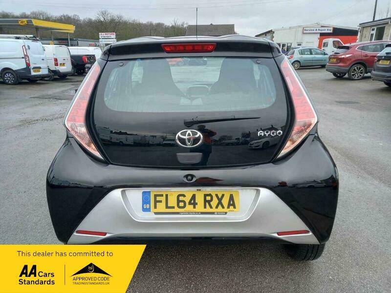 Toyota Aygo Vvt-i X-clusiv FL64RXA Black #4