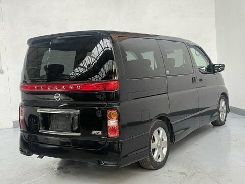 Nissan Elgrand E51 2.5 V6 Black #5