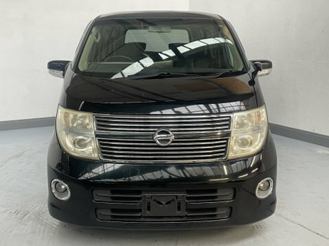 Nissan Elgrand E51 2.5 V6 Black #3