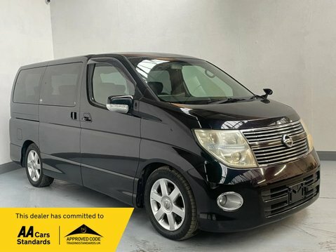 Nissan Elgrand E51 2.5 V6 Black