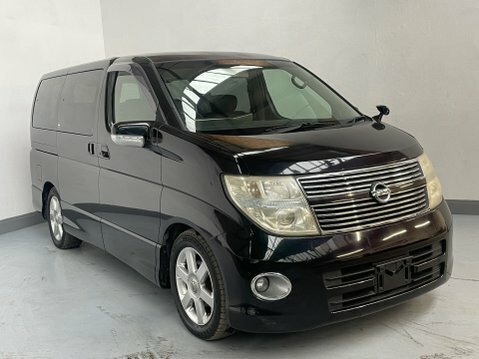 Nissan Elgrand E51 2.5 V6 Black #2