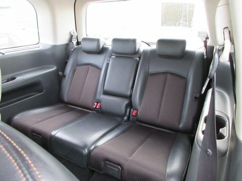 Nissan Elgrand E52 3.5 V6 Black