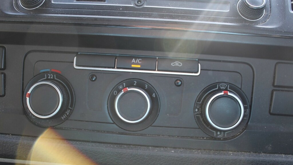 Volkswagen Transporter -- BX65GZD #5