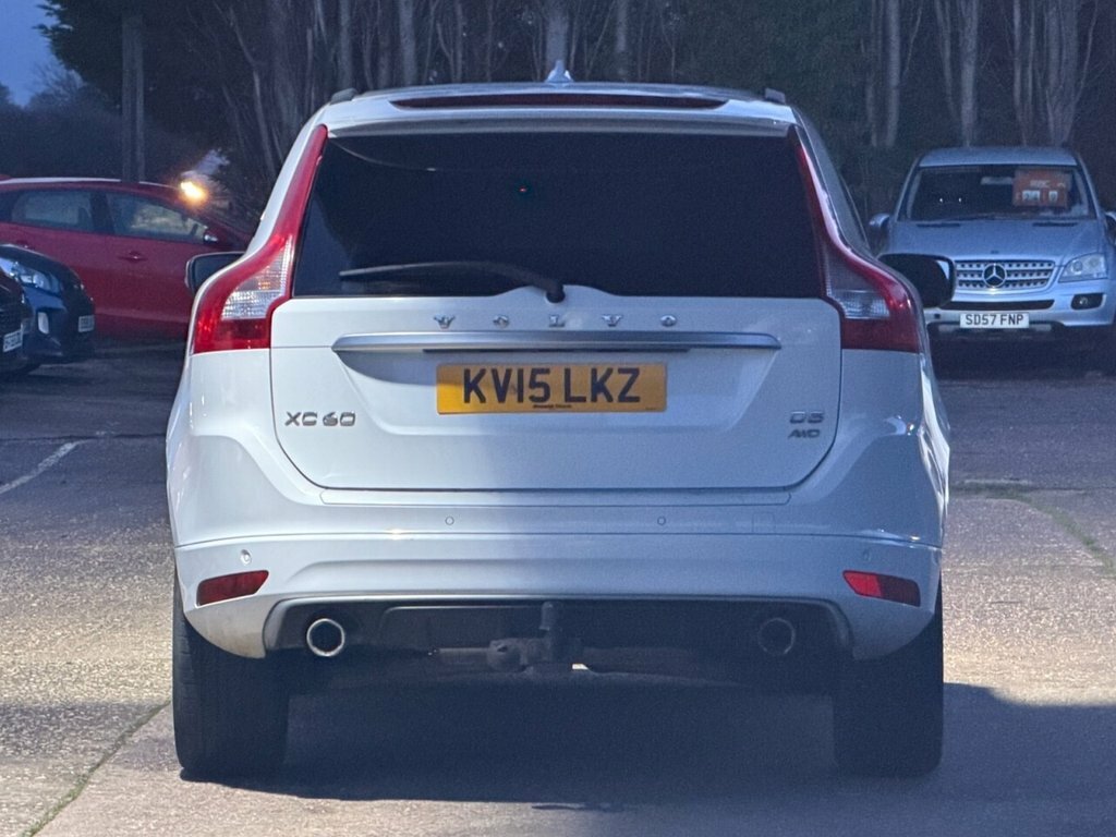 Volvo XC60 2L R-design Nav KV15LKZ White #5