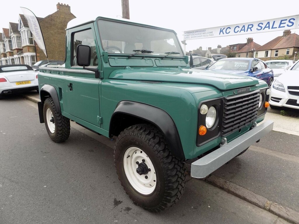 Land Rover Defender 90 -- Green