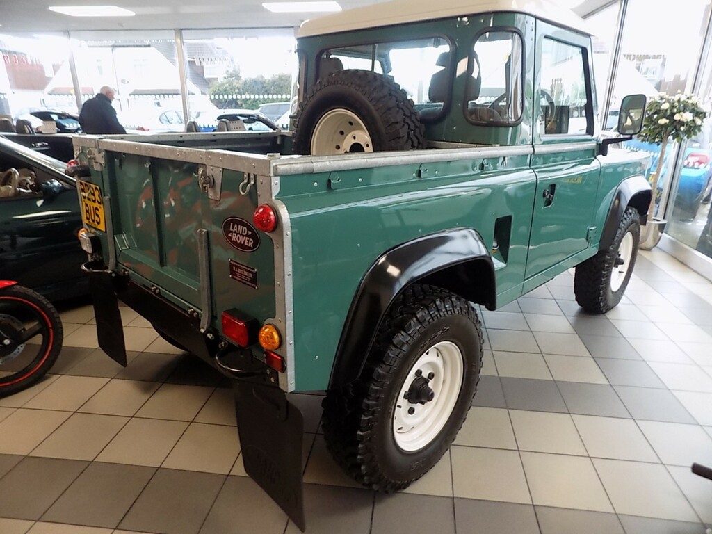 Land Rover Defender 90 -- Green #5