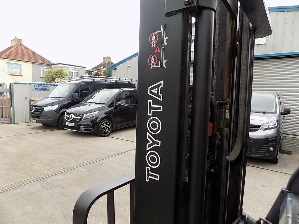 Toyota 350 Mwb Export No Vat Spare Or Repairs White #11