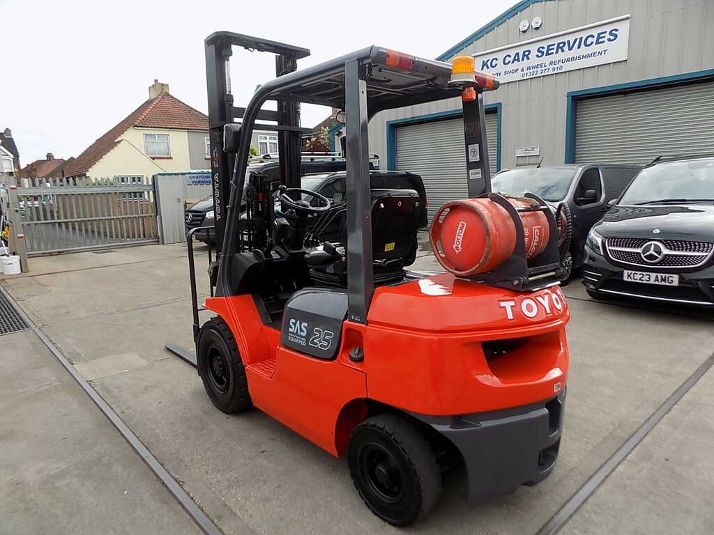 Toyota 350 Mwb Export No Vat Spare Or Repairs White #8