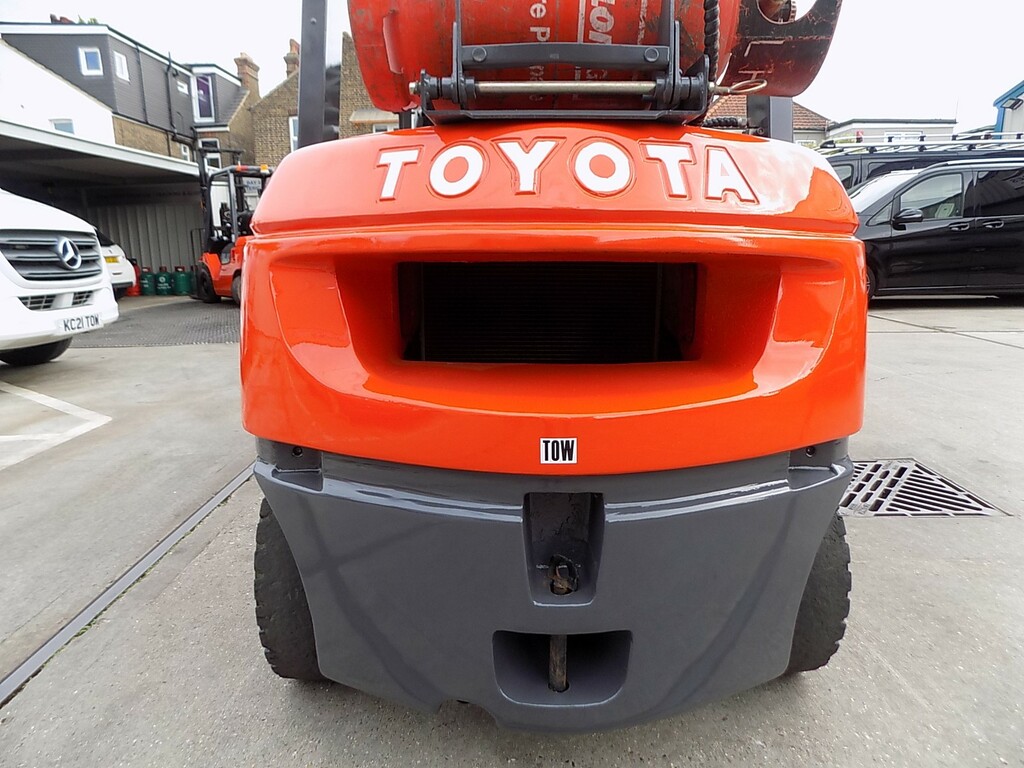 Toyota 350 Mwb Export No Vat Spare Or Repairs White #7