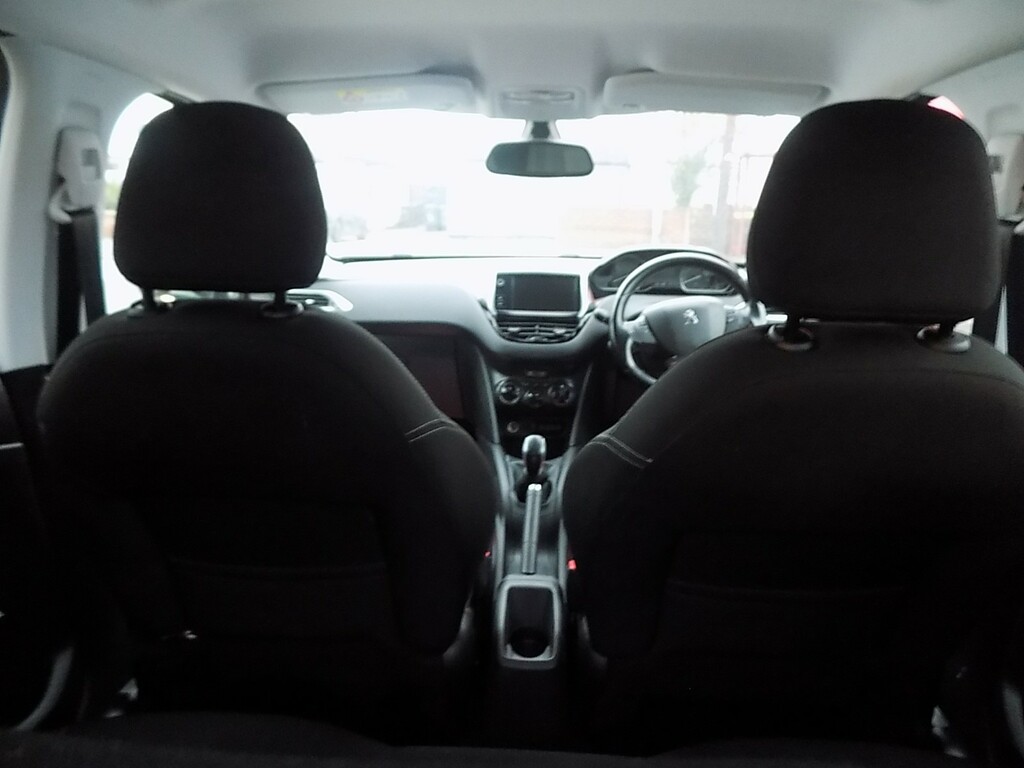 Peugeot 208 Allure White #6