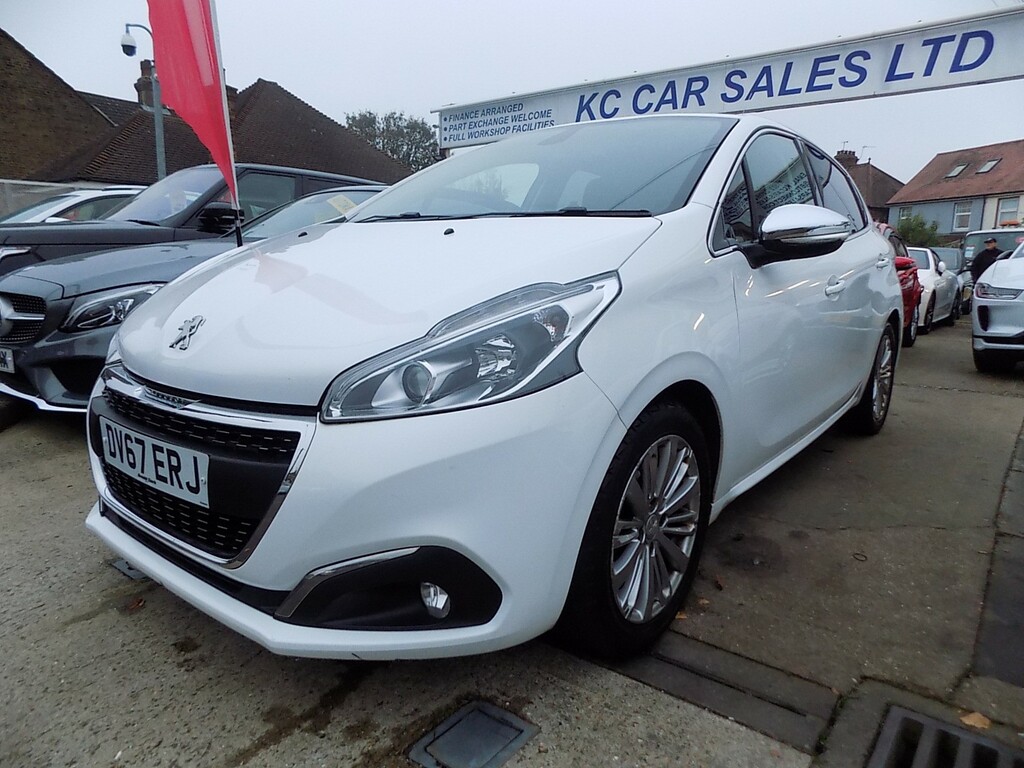 Peugeot 208 Allure White