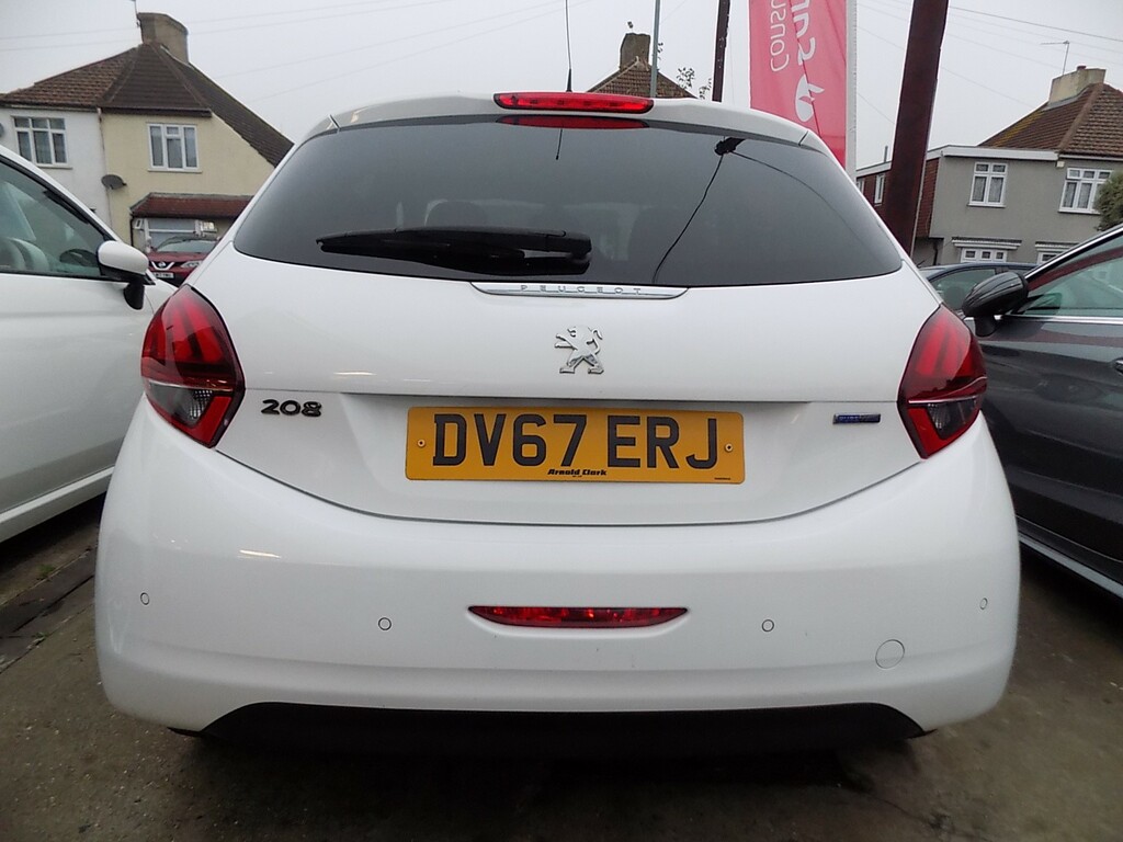 Peugeot 208 Allure White #4