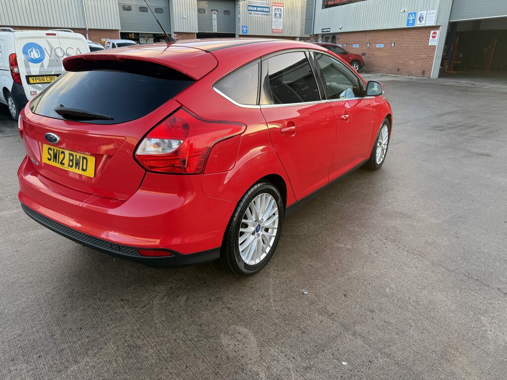 Ford Focus Hatchback SW12BWD Red #4
