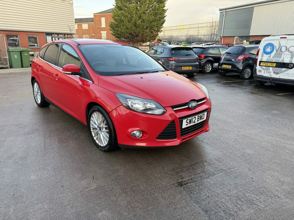 Ford Focus Hatchback SW12BWD Red