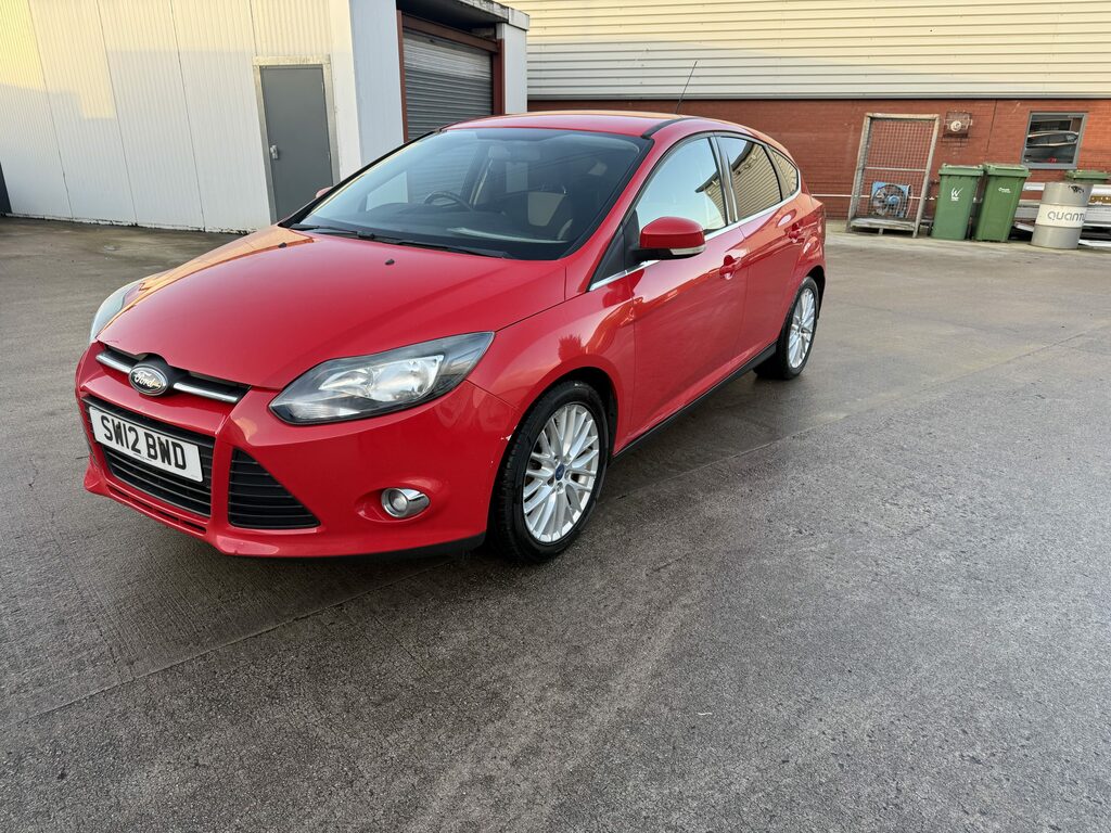 Ford Focus Hatchback SW12BWD Red #2